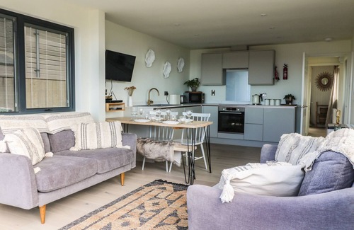 Eype Cabaña | SANDPIPER CHALET, with a garden in Eype