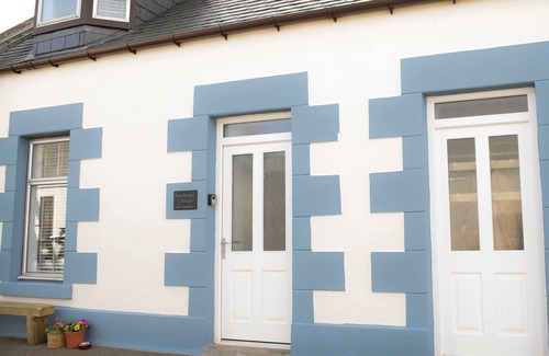 Cullen Cabaña | SANDPIPER COTTAGE, pet friendly, country holiday cottage in Cullen