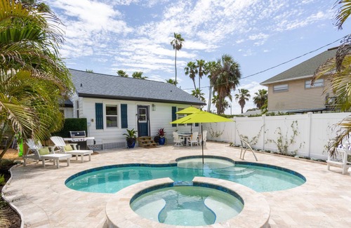Pass-a-Grille Cabaña | Sandpiper Cottage, private pool and seconds to the beach