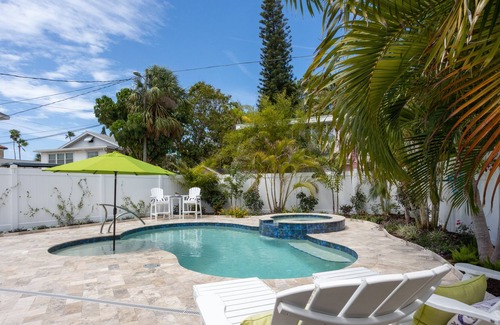 Pass-a-Grille Cabaña | Sandpiper Cottage, private pool and seconds to the beach