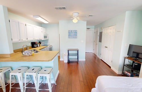 Holiday Isle Condominio | Sandpiper Cove 8113 Studio Bedroom Condo by RedAwning