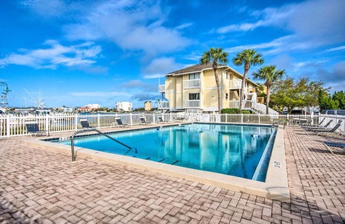 Holiday Isle Apartamento | Sandpiper Cove Escape on Canal - Walk to Beach!
