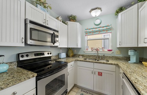 Holiday Isle Condominio | Sandpiper Cove Resort by Panhandle Getaways