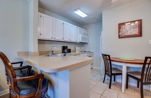 Holiday Isle Condominio | Sandpiper Cove Resort by Panhandle Getaways