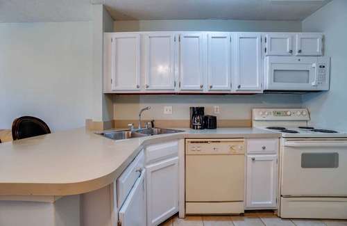 Holiday Isle Condominio | Sandpiper Cove Resort by Panhandle Getaways