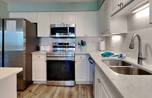 Litchfield by the Sea Condominio | Sandpiper CRC1B - Beautiful Condo, Private Stairs to Pool