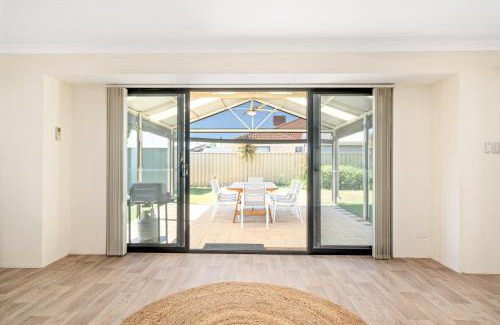 Broadwater Casa | Sandpiper House 4BR Family & Pet-Friendly Stay