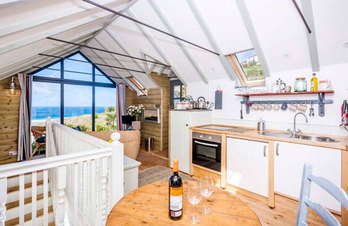 Sennen Cove Cabaña | Sandpipers, Beach Cottage, Great Sea Views, Patio
