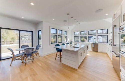 Silver Beach Casa | Sandpoint by Rove Travel Modern 5BR Family Home with Pool