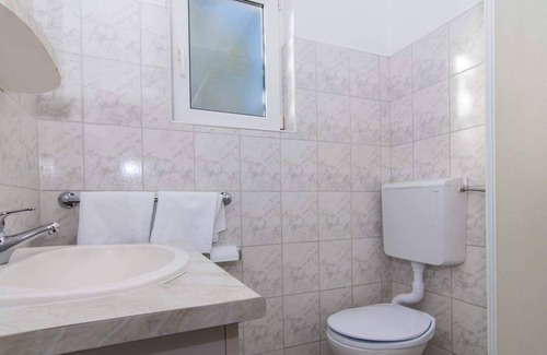 Okrug Donji Apartamento | Sandra - Quiet & Close to the Beach - SA2