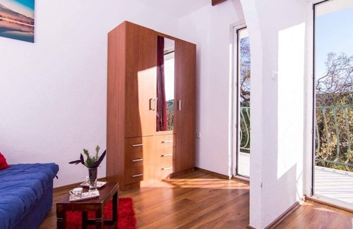 Okrug Donji Apartamento | Sandra - Quiet & Close to the Beach - SA2