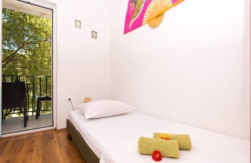Okrug Donji Apartamento | Sandra - Quiet & Close to the Beach - A3