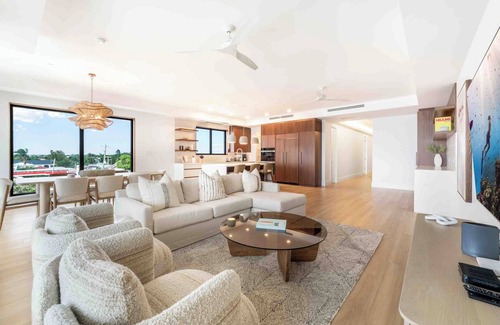 Grand Cayman Condominio | Sands #5: New Luxury 7 Mile Beach Condo w/Rooftop Pool & Barefoot Beach