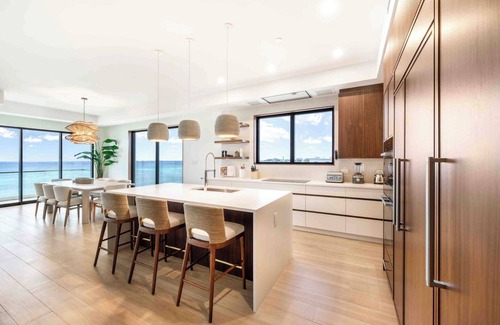 Grand Cayman Condominio | Sands #5: New Luxury 7 Mile Beach Condo w/Rooftop Pool & Barefoot Beach