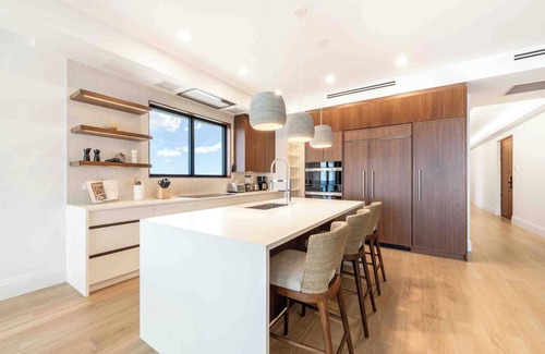 Grand Cayman Condominio | Sands #5: New Luxury 7 Mile Beach Condo w/Rooftop Pool & Barefoot Beach