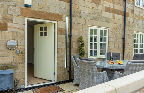 Sandsend Cabaña | Sandsend - York Cottage - a family break that sleeps 6 guests in 3 bedrooms