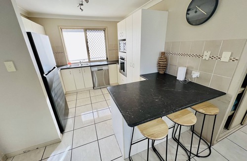 Ningi Casa | Sandstone Point Family home, Bribie beaches, pet friendly