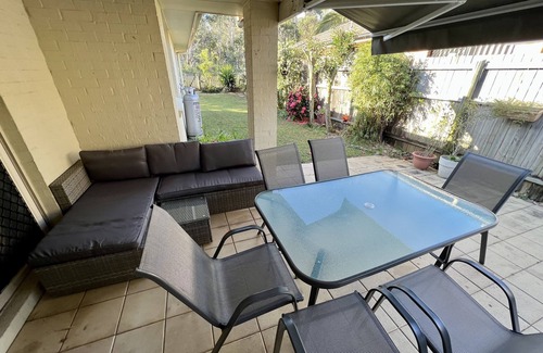 Ningi Casa | Sandstone Point Family home, Bribie beaches, pet friendly