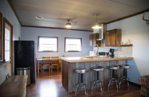 McConnelsville Casa | Sandstone Point Vacation Cabin - McConnelsville