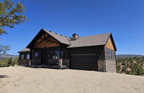 Orderville Casa | Sandstone Pointe, Elegance Among the Cliffs