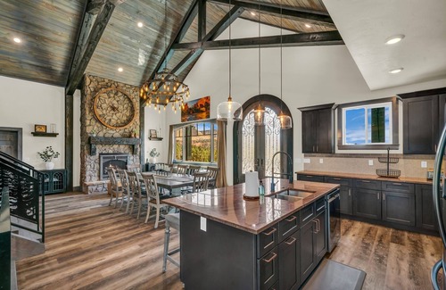 Orderville Casa | Sandstone Pointe: Elegance Among the Cliffs