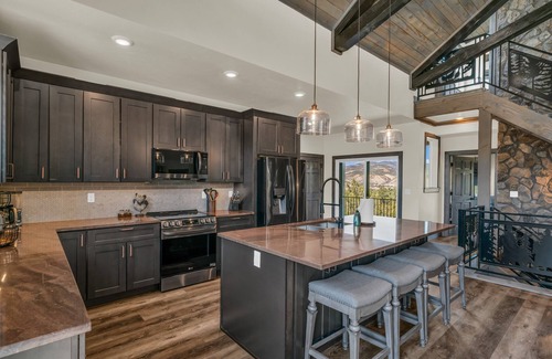 Orderville Casa | Sandstone Pointe: Elegance Among the Cliffs