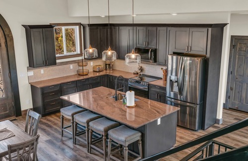 Orderville Casa | Sandstone Pointe: Elegance Among the Cliffs