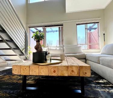 Greater Johannesburg Metropolitan Area Apartamento | Sandton - Japandi style 1 bedroom Loft apartment