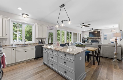 Troutman Casa | Sandy Beach, 2 King Suites, Game Rooms & Views!