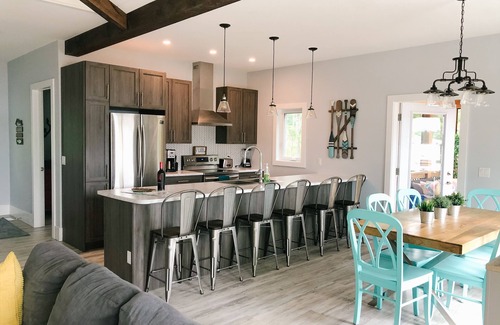 Muskoka Lakes Cabaña | Sandy beach cottage in Muskoka - great for families!