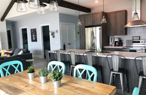 Muskoka Lakes Cabaña | Sandy beach cottage in Muskoka - great for families!