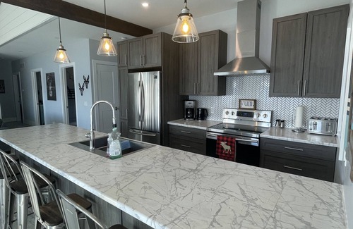 Muskoka Lakes Cabaña | Sandy beach cottage in Muskoka - great for families!