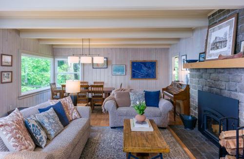 Eastsound Casa | Sandy Beachfront, Hot Tub, Pet-friendly, Kayaking