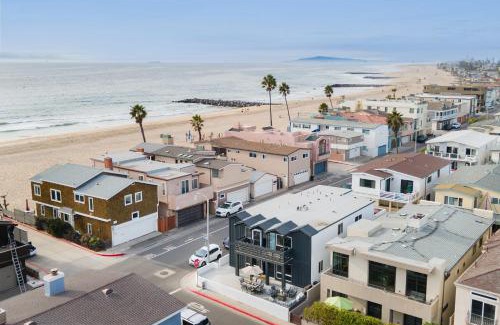 West Newport Casa | Sandy by AvantStay Oceanview Steps to Beach Patio w Fire Pit Dining Area
