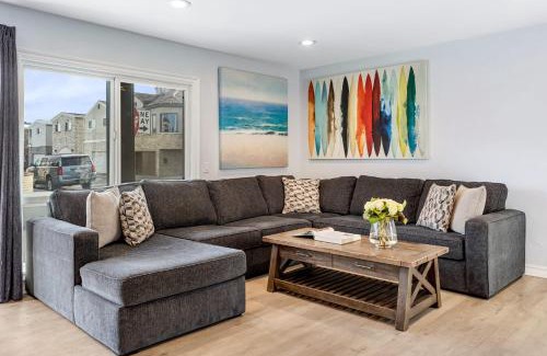 West Newport Casa | Sandy by AvantStay Oceanview Steps to Beach Patio w Fire Pit Dining Area