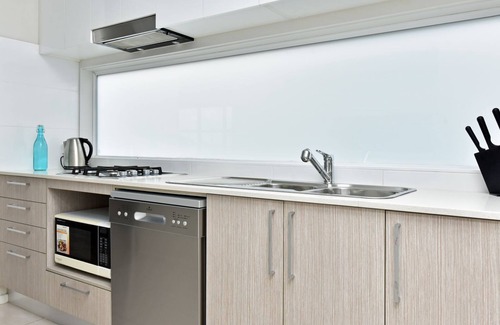 Caves Beach Villa | Caves Beach Villa Sandy Drift