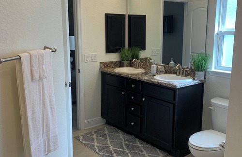 Balm Casa | Sandy Escape: 4BR 2BA Near Beach