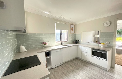 Copacabana Casa | Sandy Feet Beach House, 3 Bedrooms, 2 Bathrooms only 350m from Copacabana Beach