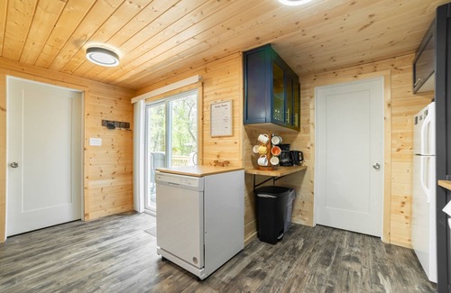 Sandy Hook Cabaña | 🏝 Sandy Hooked 2Bed1Bath Remodelled Pine Cottage
