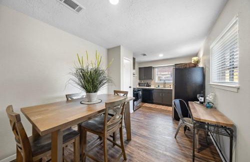El Lago Casa | Sandy Private Beach Oasis Close to Kemah Boardwalk & NASA 5 STAR SUPER HOST
