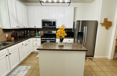 Round Rock Casa | Sandy Retreat for family and groups Austin