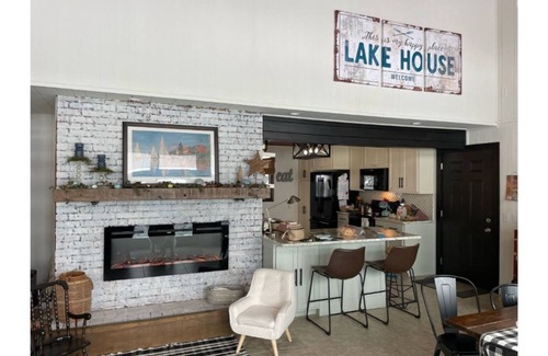 Shell Lake Casa | Sandy Shell Lake Shining Bright