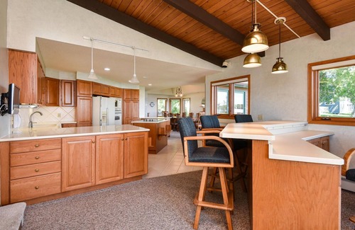 Mound Casa | Sandy Shore Beach House: Lake Minnetonka