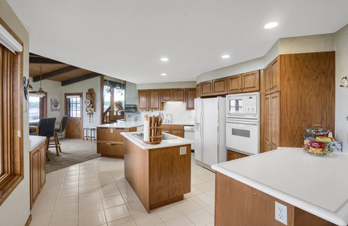 Mound Casa | Sandy Shore Beach House: Lake Minnetonka