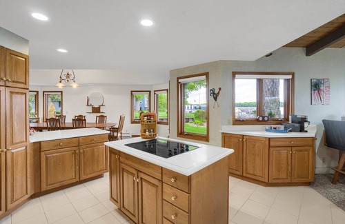 Mound Casa | Sandy Shore Beach House: Lake Minnetonka