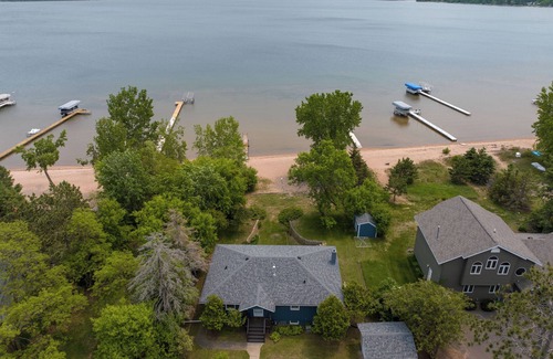 Shell Lake Cabina | Sandy Shore Lodge- beautiful, private sand beach awaits!
