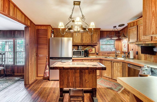 Astor Casa | Sandy Shore & Multi-Boat Dock! St Johns River Home