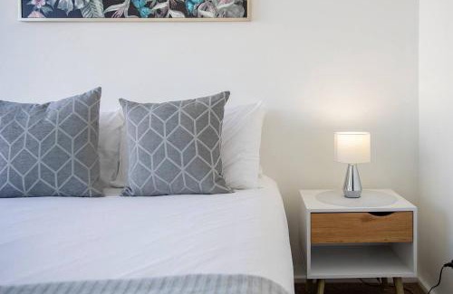Newcastle East Apartamento | 'Sandy Shores' A Spacious Newcastle Beach Escape