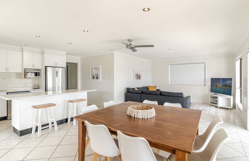 Yamba Casa | Sandy Shores | Absolute Waterfront with swimming pool