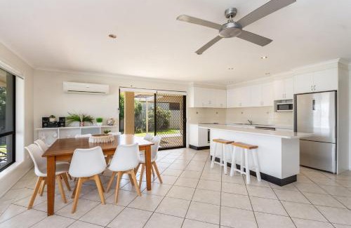 Yamba Casa | Sandy Shores - Absolute Waterfront & Swimming pool